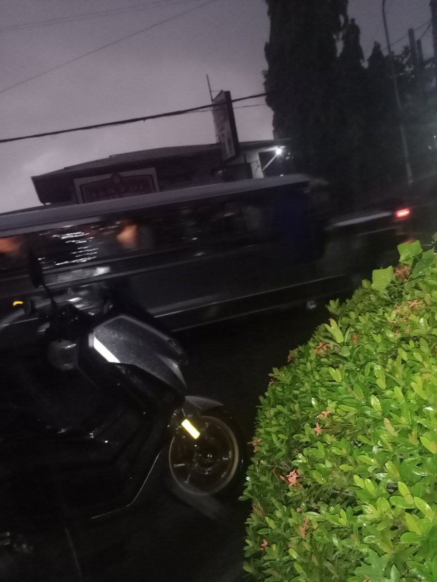 RocaboMariod's tweet photo. isabay mo sa pagtulo ng luha ko para di nila pansin😶 https://t.co/SxRVFFC6JW