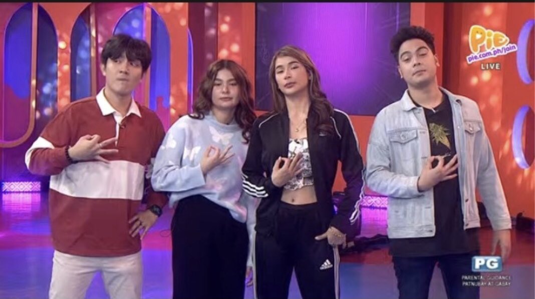 reinsilverio_26's tweet photo. happy 1st anniversary, @iampieofficial ๐ฅง๐
thank you for having ate @SamBer_Official as a piejock for piegalingan & pienalo ๐ค๐ซถ๐ผ we miss her kulit, energetic & sabaw moments on pie ๐ซถ๐ผ๐
#SamanthaBernardo #SamBer #SamLy #Piegalingan #Pienalo #PieChannel https://t.co/zAVY4tTjZV