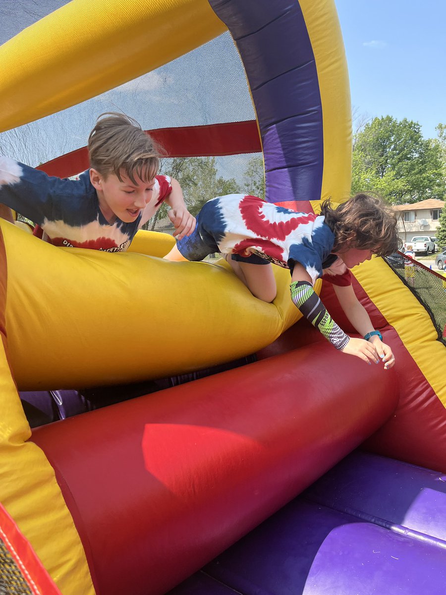 MsPickering01's tweet photo. Field Day 2023 was a blast! ❤️🤍💙 @DisneyDolphins @MillardPS https://t.co/LdHAlR6vN1