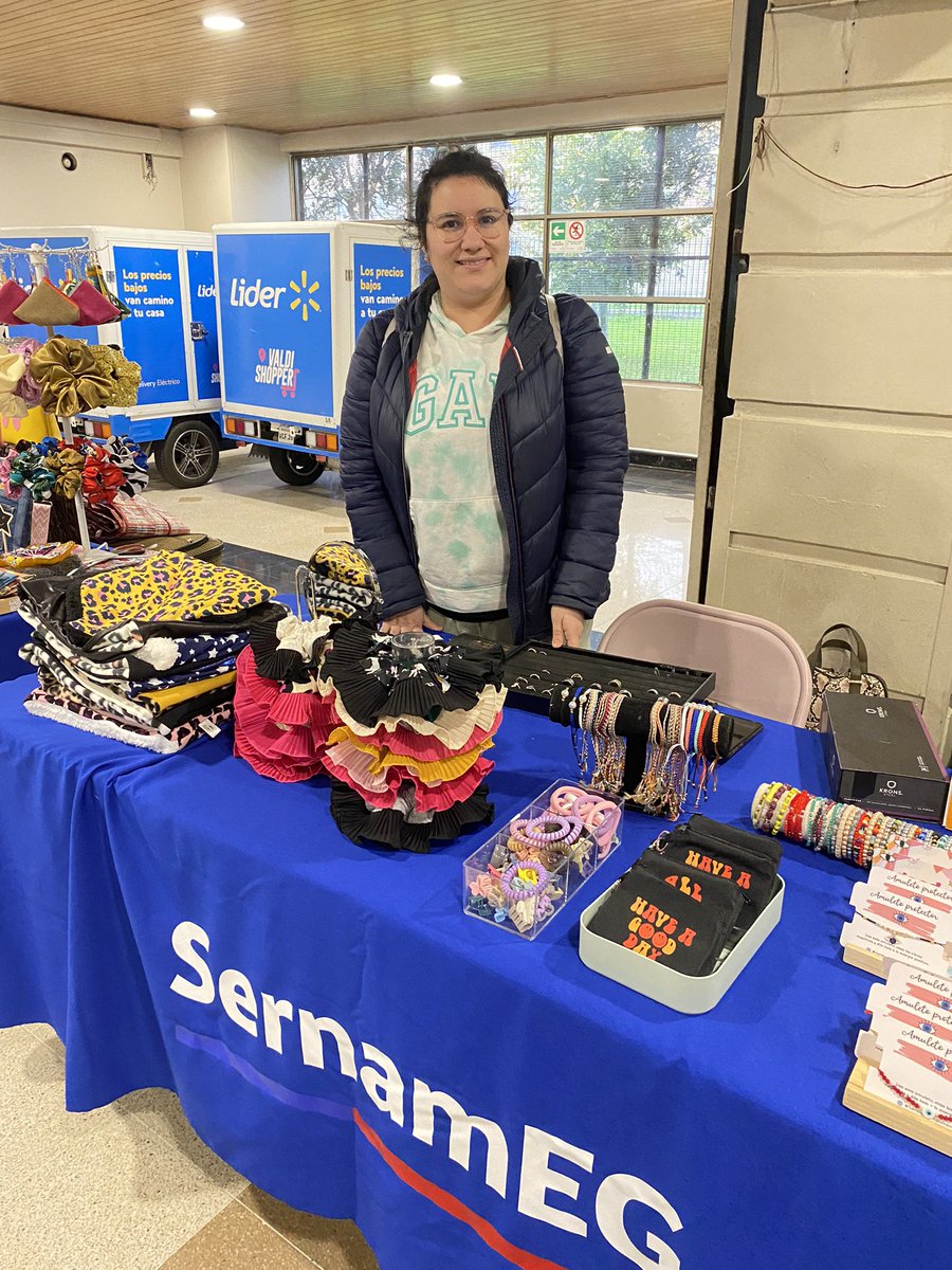 SernamEGLosRios's tweet photo. 🟣¿Ya pasaste por el Espacio Solidario de Emprendimiento @Walmart__Chile y @SernamEGLosRios ? 🙋🏻‍♀️8 emprendedoras de #LosRios te invitan a conocer sus productos 🧶🧵desde hoy hasta el viernes desde las 10.00 a 16.00 hrs. 🙌🏼Apoyemos junt@s la autonomía económica de las mujeres 😉 https://t.co/hjRlH5W7Hq