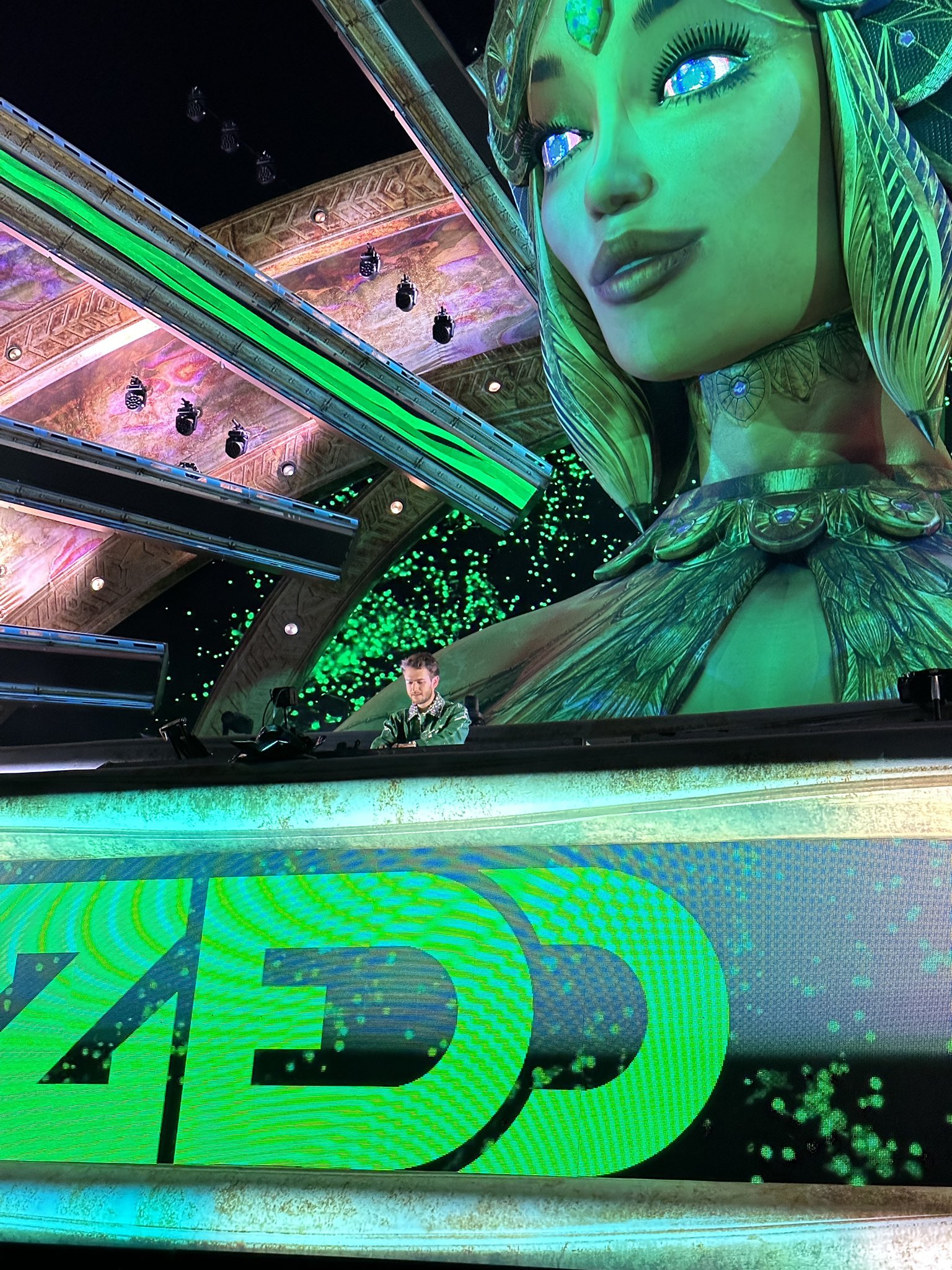 Zedd on Twitter: “I heard someone gave birth at the stage DURING MY