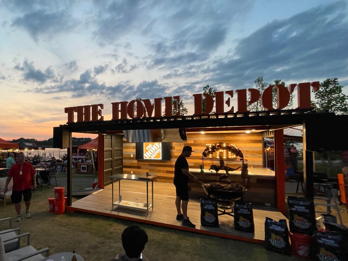 Great weekend at the World Championship of BBQ in Memphis with <a href="/HomeDepot/">The Home Depot</a>  and some of best competition BBQ teams around!

#MemphisInMay #Nexgrill #Oakford #BBQ #Memphis #HomeDepot #NexgrillNation #EveryonesInvited