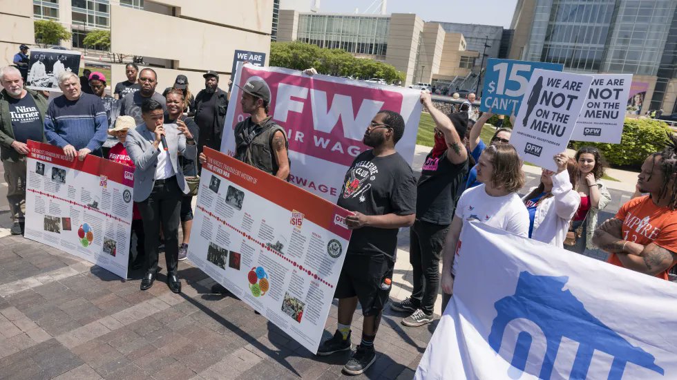 thewallstreetpost.com/workers-rights… - Workers’ rights groups protest restaurant industry convention at McCormick Place