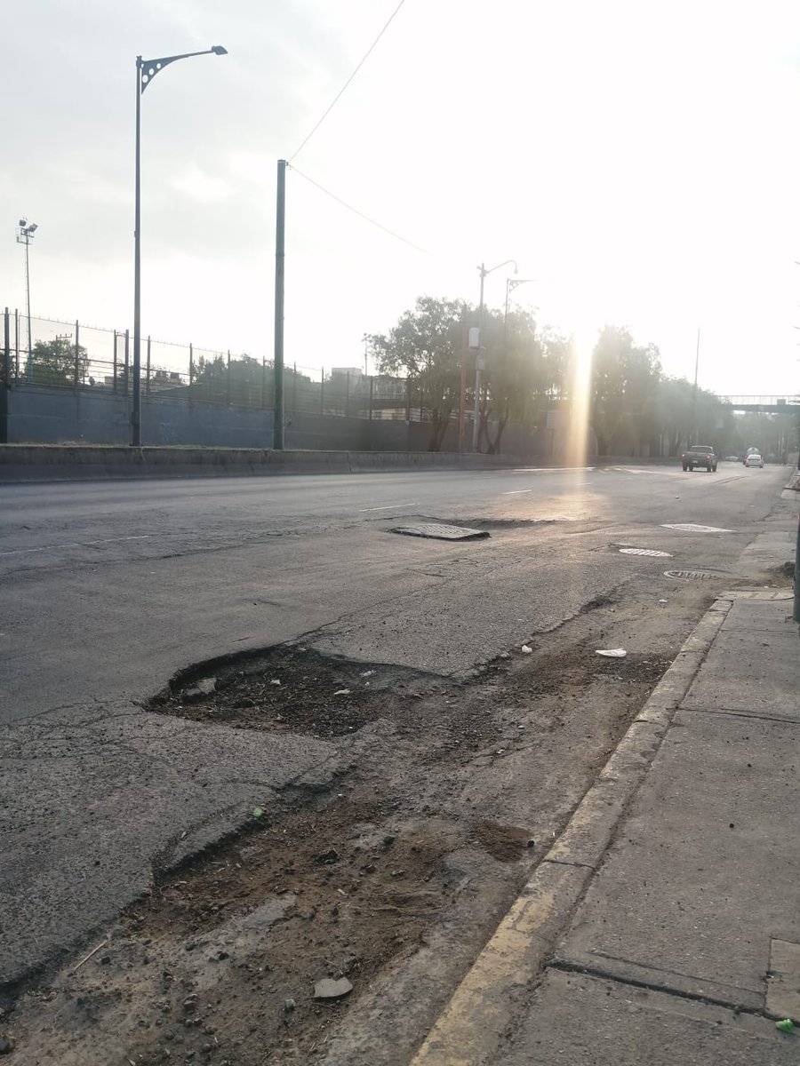 mufapila's tweet photo. @Claudiashein @IztacalcoAl @SOBSECDMX #EsClaudia @LaSEMOVI Con una escasa capacidad de hacer una obra decente, dejaron las coladeras "sumidas", los autos caen en estos baches en 5ta Cerrada de Rio Churubusco a 100 metros del balneario Olímpico. Así está hace más de 4 meses!!! https://t.co/MxOxSHat20