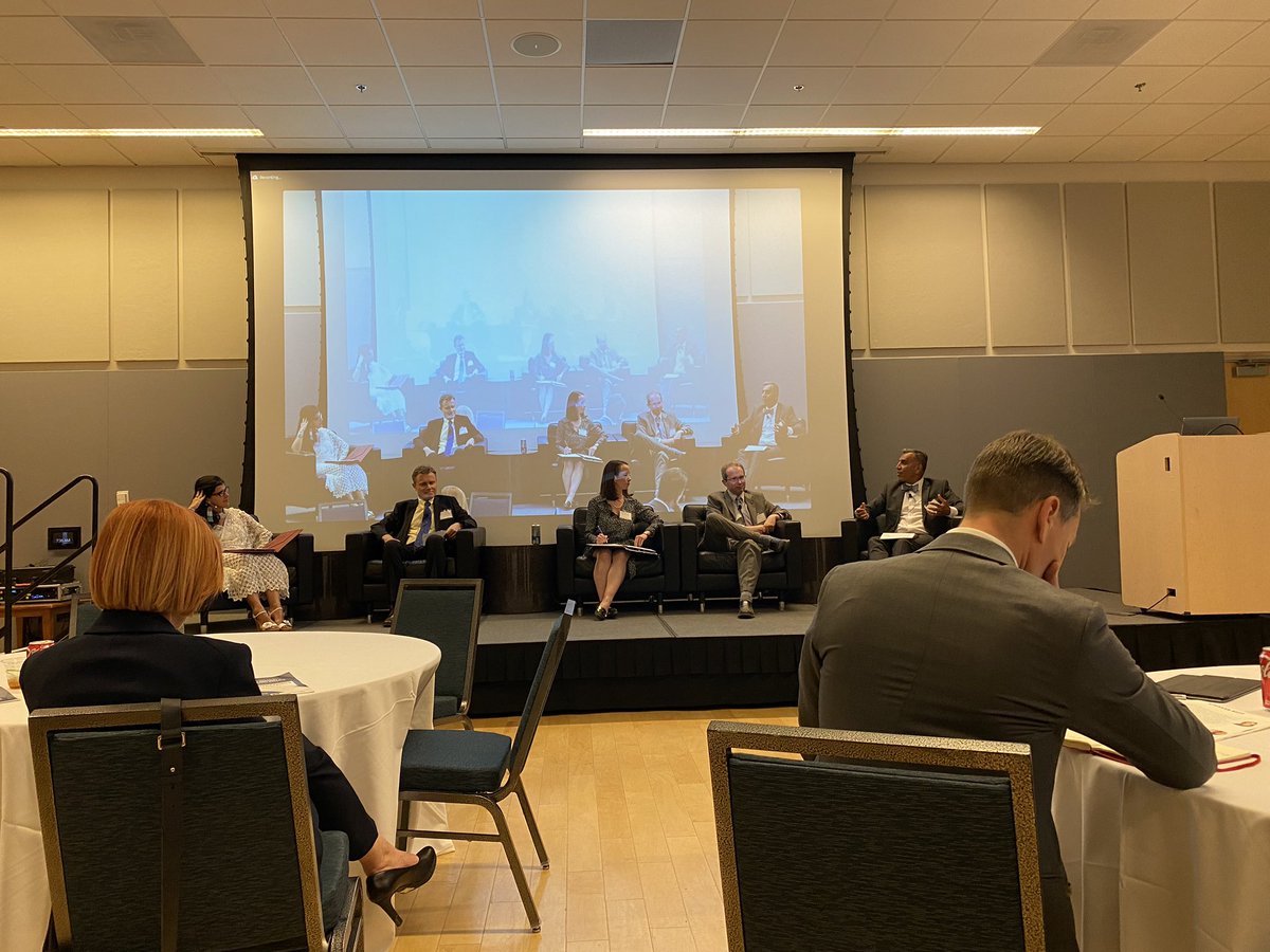 salarppolicy's tweet image. Happening now @ScharSchool  Panel on AI: trade-offs for security, ethics, and human rights. #AItrust #AIethics
