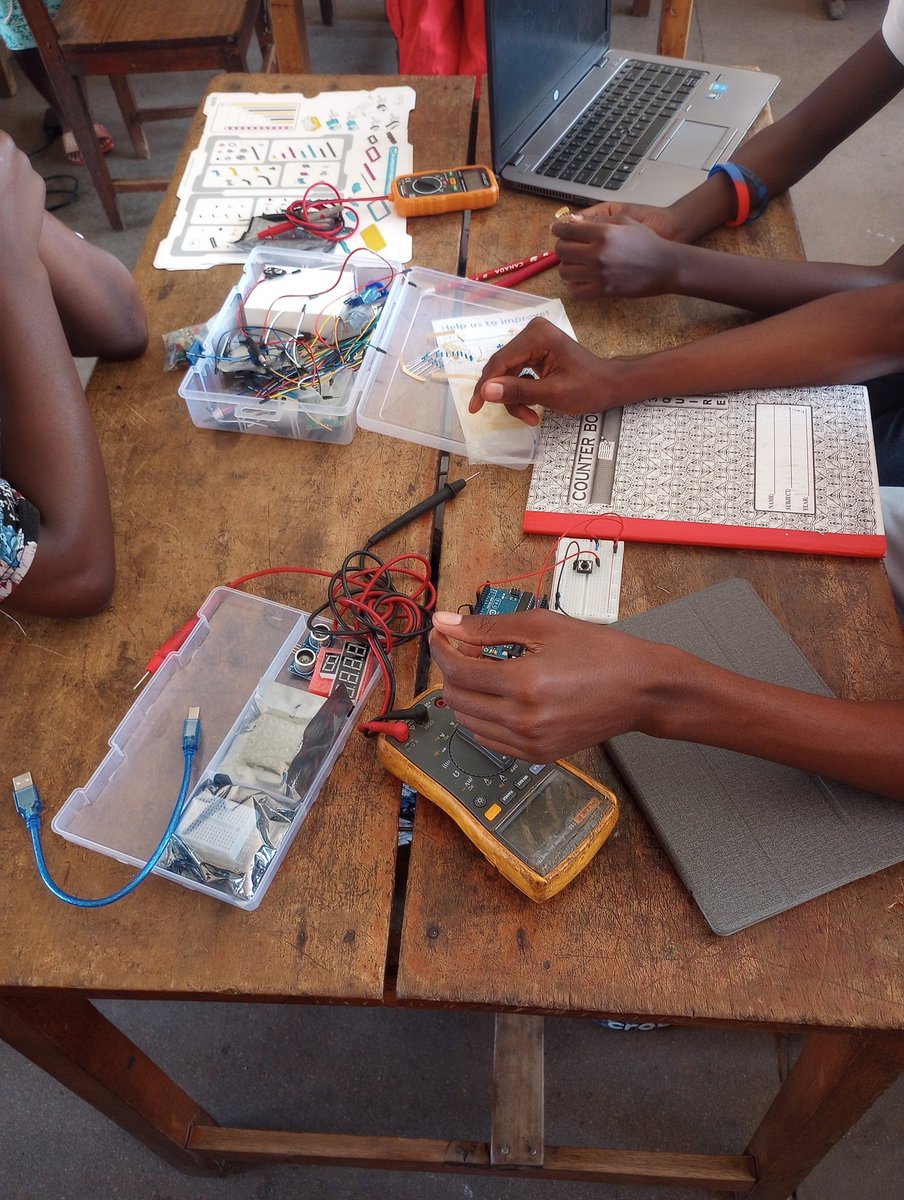 Little hands building their tomorrow today. 
#scratchforarduino
#FirstLego 
#FirstGlobal
#Robotics 
#innovativetech 
<a href="/ckiluganda/">ckiluganda</a>