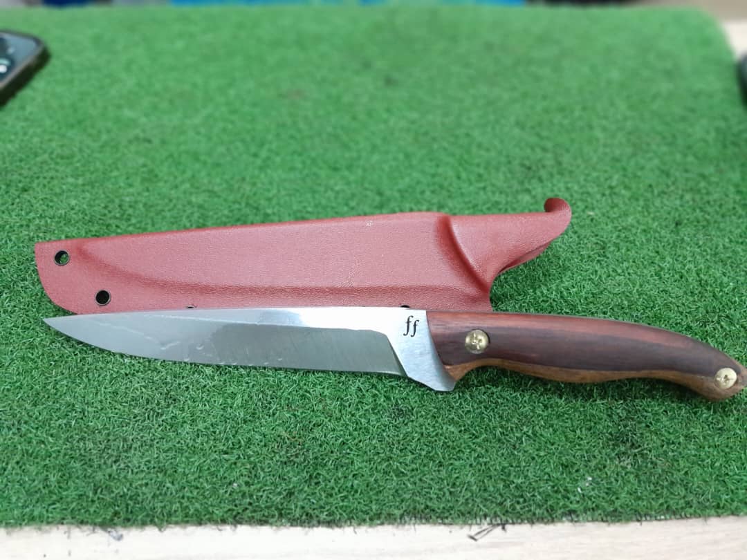 NasharuddinP's tweet photo. PISAU TANJUNG

DETAIL DAN SPEC
Bahan : SUP9a Carbon Steel
Bahan hulu : RENGAS 
Saiz hulu : 5 inchi
Saiz mata bilah : 6+ inchi
Sarung : Kydex hitam
Jenis kemasan : Kilat
Berat : ... g + -
Tebal : 4.5mm +-
Harga : RM 200 siap pos
kecuali sabah sarawak + RM15
https://t.co/03KOoaJ7jh https://t.co/ABzXbO3dnx
