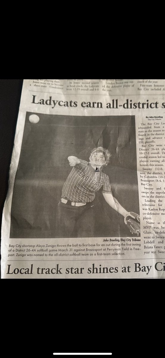 m_aleyaa's tweet photo. Sophomore season has came to an end. Very thankful to receive an Defensive MVP award and to be named First Team all District💙💛 @TxMagicRam https://t.co/FXjr6DsRqK