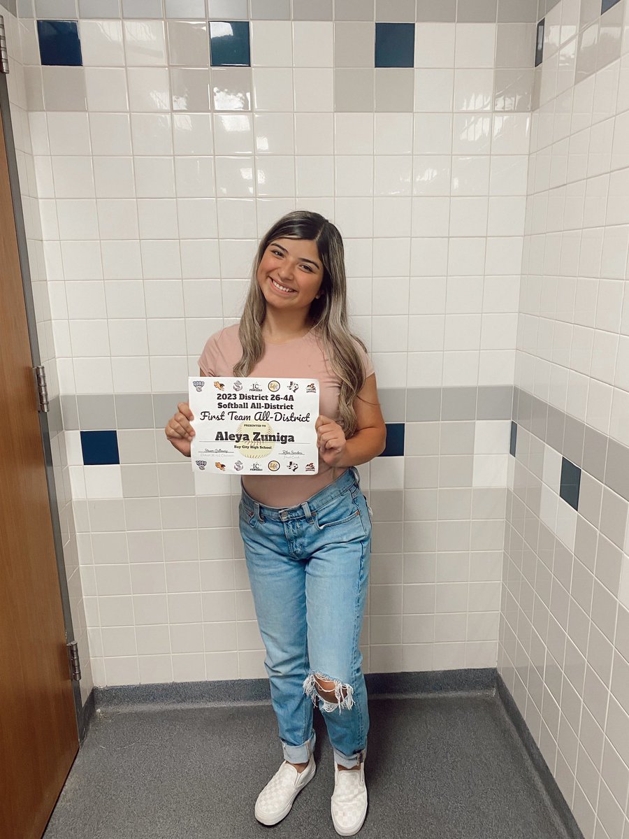 m_aleyaa's tweet photo. Sophomore season has came to an end. Very thankful to receive an Defensive MVP award and to be named First Team all District💙💛 @TxMagicRam https://t.co/FXjr6DsRqK