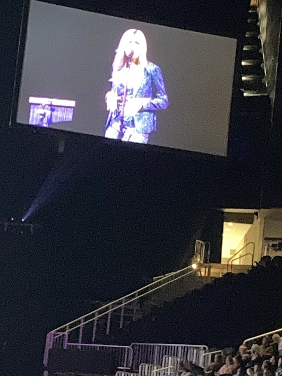 ⁦<a href="/JessieBaylin/">Jessie Baylin</a>⁩ you rocked that blue suit! Gorgeous!