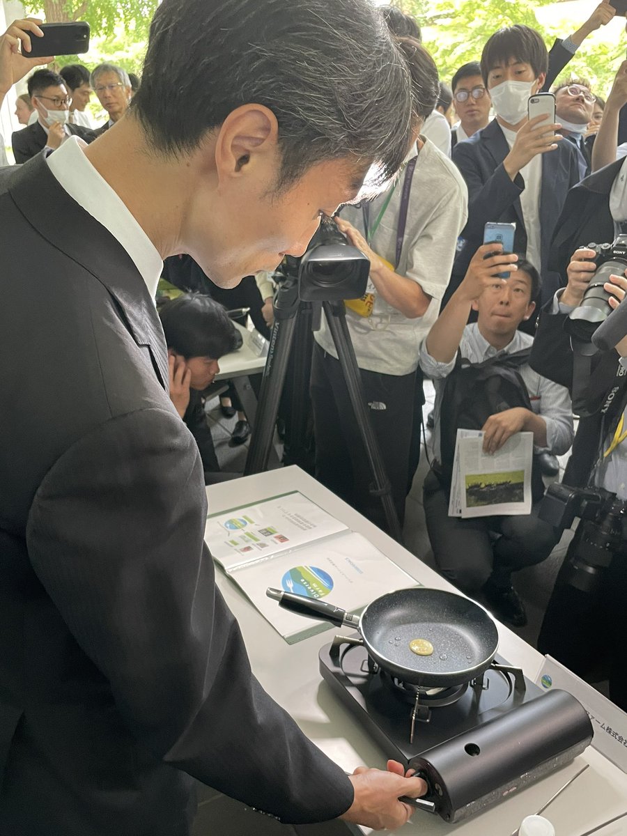 DiverseFarm's tweet photo. 共同創業者の島村が、細胞農業研究機構の設立式典で、ご挨拶及び細胞性鶏肉披露をさせて頂きました。
日本で細胞性食品がより広く認知されるきっかけになればと思います。 https://t.co/cJ9Q3CQrka