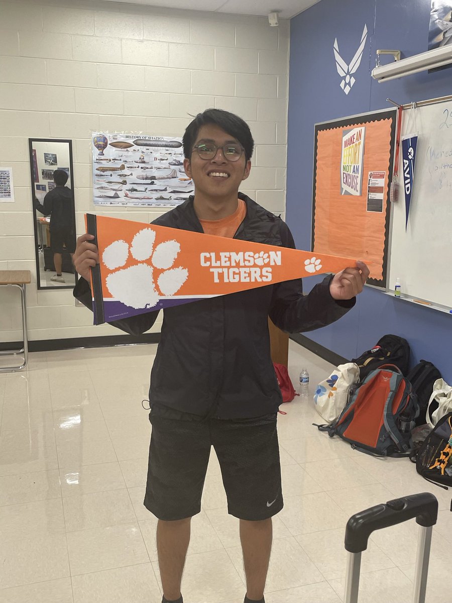 Congratulations to @SHSouthside @iborganization  senior Mathews Pastor-Lozano. Mathews was awarded a $2000 scholarship from the AHAM – the Hispanic-American Women's Association. Congratulations to this #firstgeneration future @ClemsonUniv Tiger!