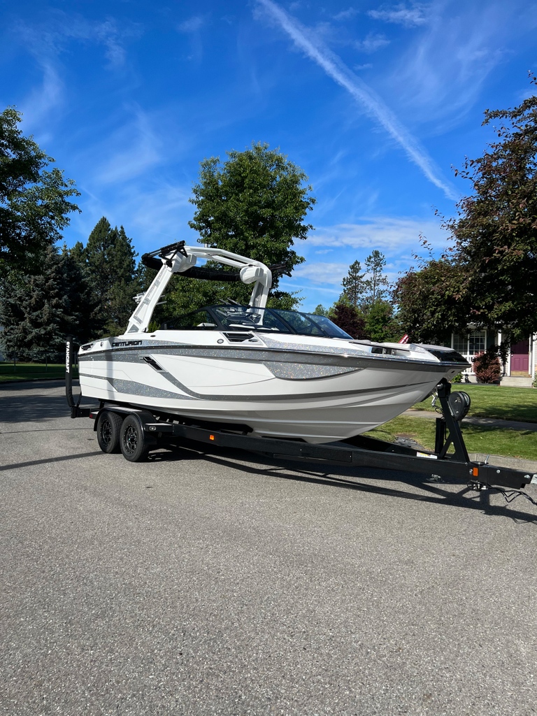 CenturionBoats's tweet photo. Detailed and ready to go for the weekend! ๐
#centurionboats #wakeboat #wakeboats #surfboat #surfboats #towboat #towboats #surf #wake #centurion #boats #lake #lakelife #surfing #wakeboard #wakesurf #evolutionofthewakeboat https://t.co/dBmmsYwyea