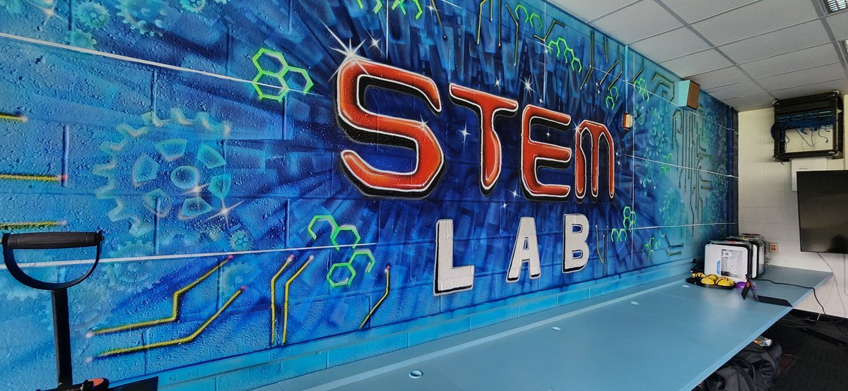amandacdykes's tweet photo. I was so excited to be at West Decatur Elementary's STEM lab ribbon cutting! What a wonderful space for the students! #cs4alabama https://t.co/LHtJbWdza0