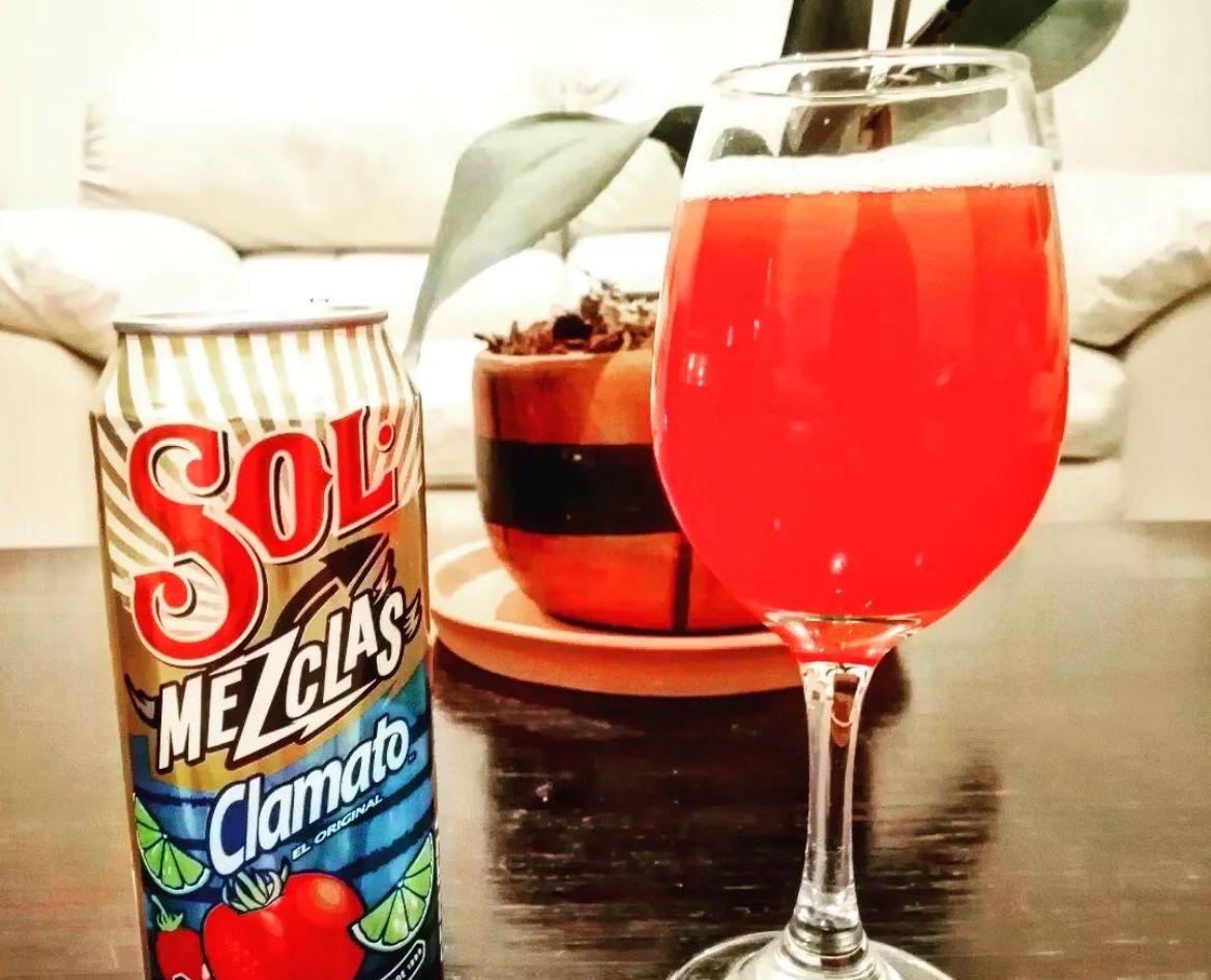 NannnRv's tweet photo. ¿Quieres una mezcla dulce y atrevida? Prueba Sol Mezclas, crema de coco y salsa chamoy, ¡un antojo irresistible! 🍺🥥🌶️ #SolMezclasChallenge @solmezclasmx https://t.co/5gyxW6eYIX