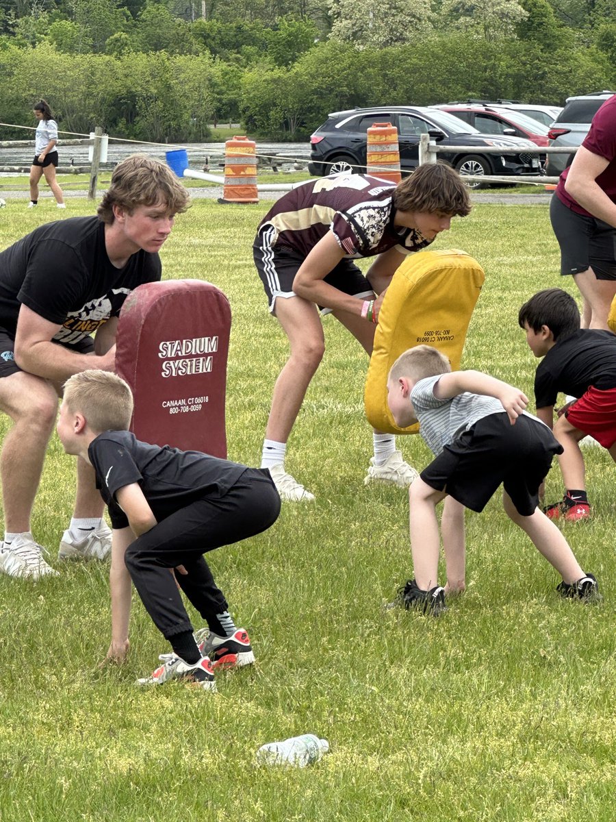 MHV_Admirals's tweet photo. Can't thank the Arlington Football and Cheer coaches and their athletes for an awesome day! Smiles all around! @ArlingtonTouch1 @admiralad845 @ArlingtonCheer @Mikey_Rescigno3 @AdmiralFootball  #jeanneporter #arlingtonathletics #ahs #arlingtonnation #onceanadmiral #aoe https://t.co/Pdic5JDsUK