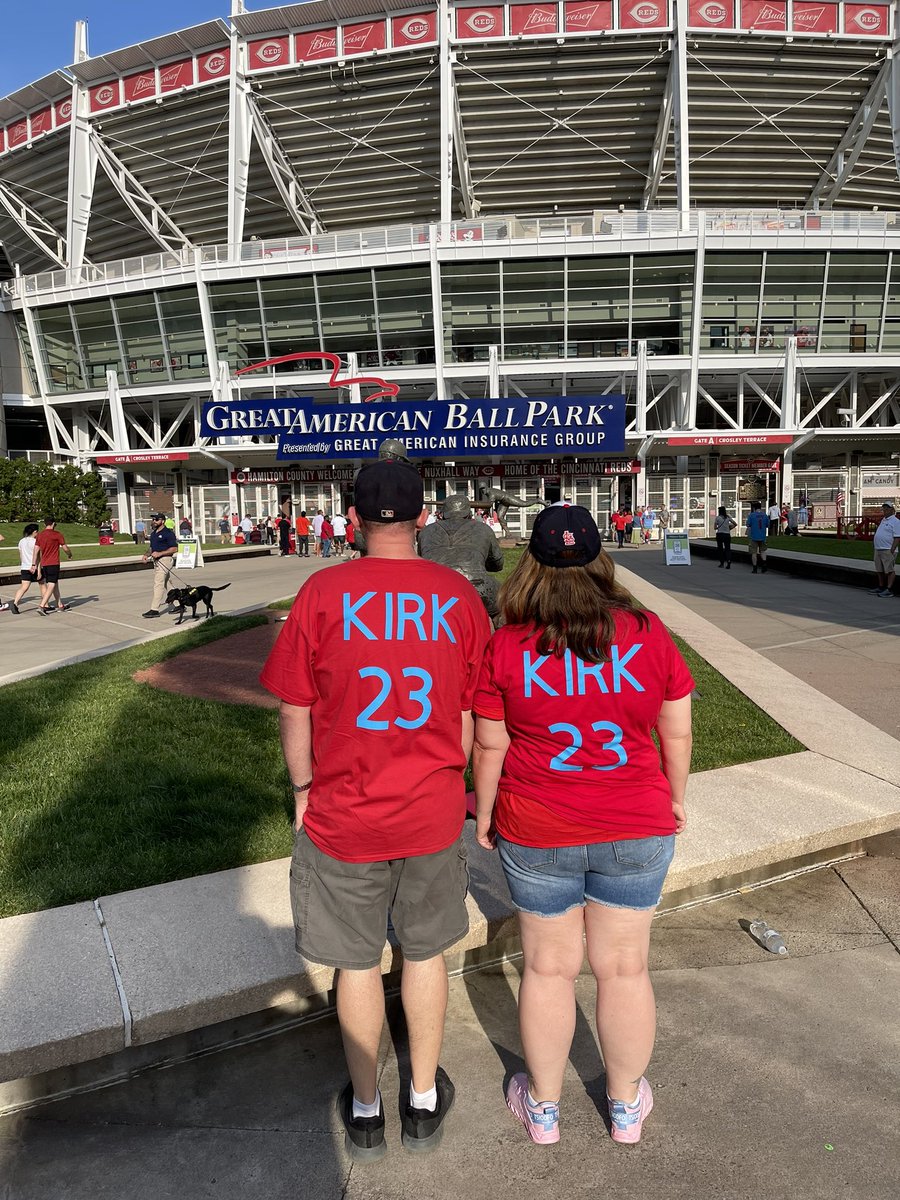 RogersStaci's tweet photo. @Reds at the game today as our first game of our baseball themed honeymoon https://t.co/GPYnsvYaDy