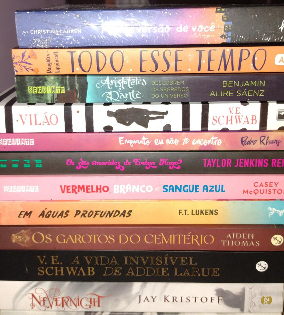 Tia_LuaChan's tweet image. Qual livro vcs me recomendam ler para sair da ressaca literária? Preciso voltar a ser leitora compulsiva 😩