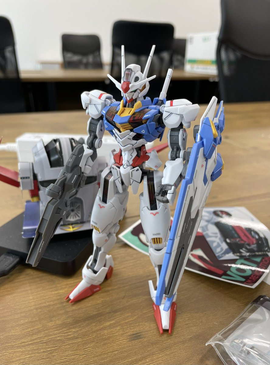 ザ・セカンドを観ながらデカール貼った！ https://t.co/cq2NBPQlpS