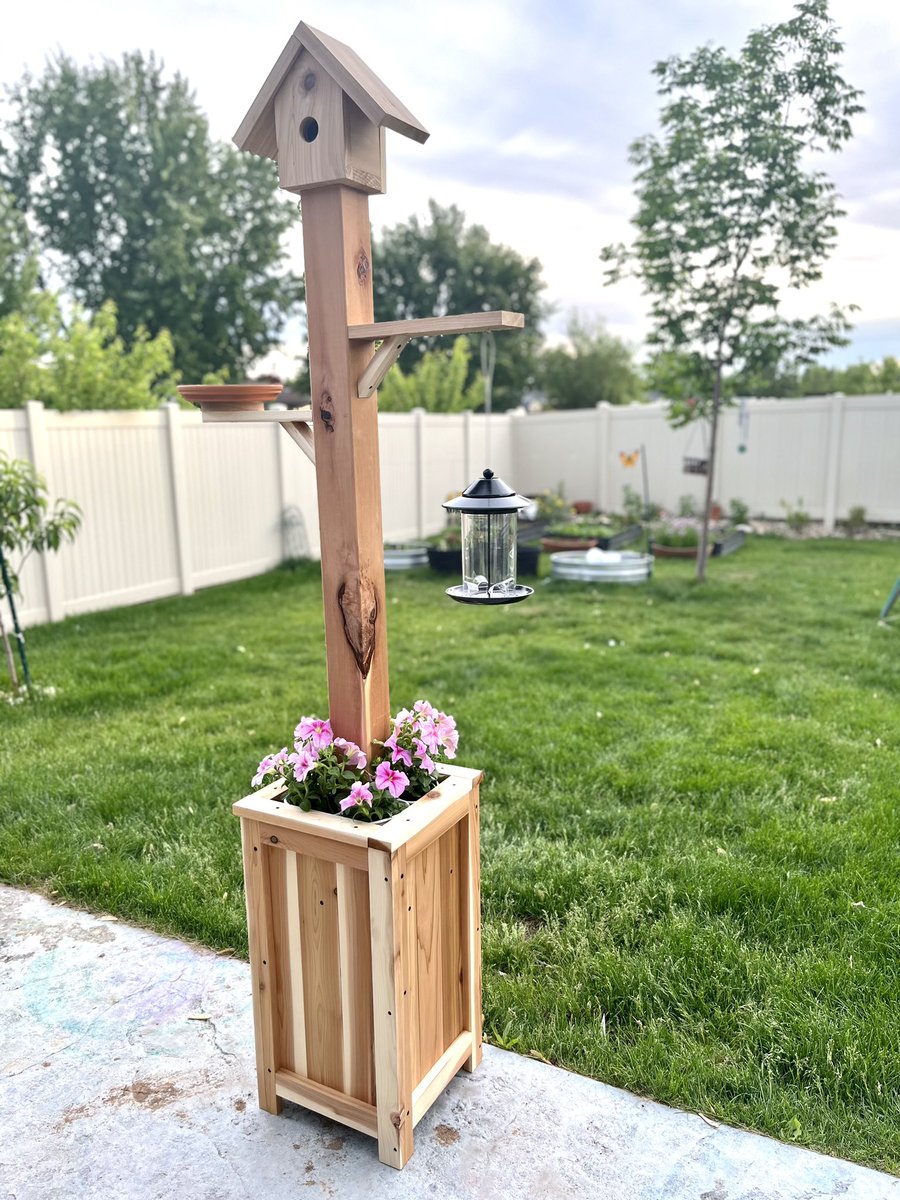 WoodlandEdgesID's tweet image. Here’s a sneak peak at some of our new products that are coming soon! 👀 
#planterbox #planterboxes #planterboxgarden #raisedgardenbeds #westernredcedar #cedarplanter #cedarplanters #idahome #madeinidaho #idaho #meridanidaho #boiseidaho #idahosmallbusiness #gardenbed #gardenbeds
