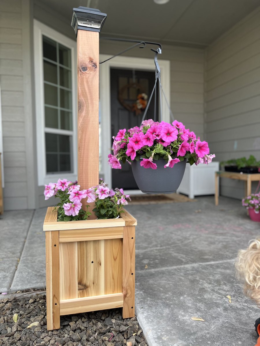 WoodlandEdgesID's tweet image. Here’s a sneak peak at some of our new products that are coming soon! 👀 
#planterbox #planterboxes #planterboxgarden #raisedgardenbeds #westernredcedar #cedarplanter #cedarplanters #idahome #madeinidaho #idaho #meridanidaho #boiseidaho #idahosmallbusiness #gardenbed #gardenbeds