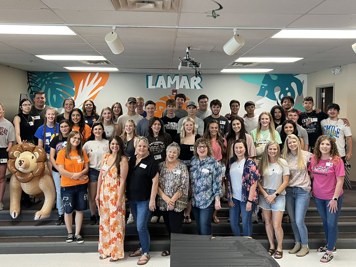 Loved or seniors visiting! Best of luck to you! So proud of you! #lamarleads <a href="/LamarLionsRoar/">Lamar Lions</a>