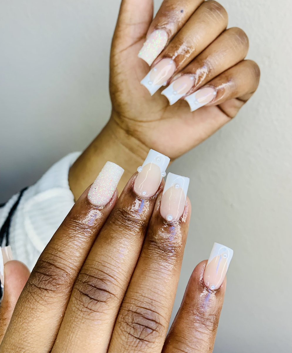 AMEnhancements's tweet photo. 🎉🎉WINTER SPECIAL🎉🎉

Get this cute French nails with pearls for ONLY R250.Short, Medium or Long😜 Which girl are you? 
Call/WhatsApp ☎️:078 473 1040 to book your appointment.

#GirlTalkZA #nails #pretoria #plug #ThaboBester #DrNandipha #nailtech  #frenchnails https://t.co/ZyCueh1lo0