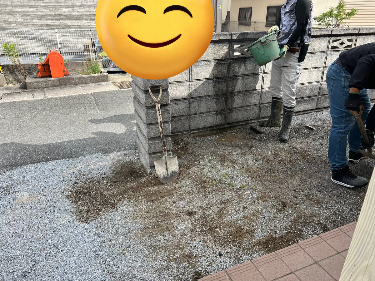 bisoujp's tweet photo. ブロック解体、生コン打ち
いつもありがとうございます🙇‍♂️

それでわテナントクロスのパテ埋めいってきます🤧 https://t.co/HuTCF7TGJF