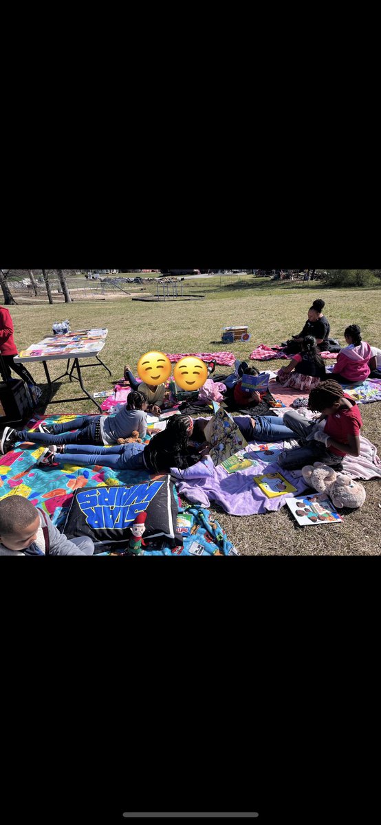 Edil_marm's tweet photo. To welcome Spring my students participated in a #Booknic they enjoyed reading in Spanish outdoors and sharing adventures with their classmates ☀️🌻🐝🦋 @ParticipateLrng #unitingourworld https://t.co/iDfPmuqbpa