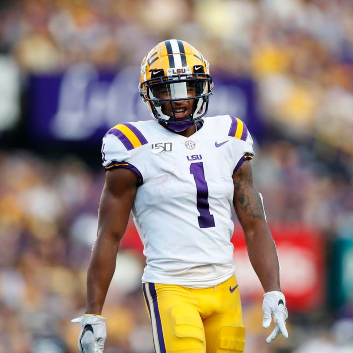 #AGTG After a great talk with <a href="/Coach_Hankton/">Cortez Hankton Jr.</a> I am happy to announce I’ve earned an offer from the Louisiana State University ! #GeauxTigers