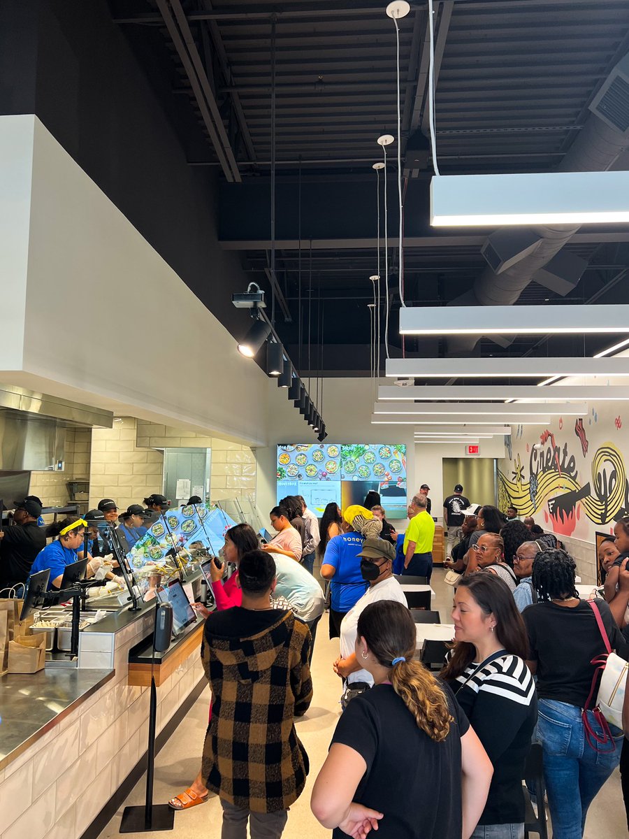 honeygrow's tweet photo. Arundel Mills 👋 thank you for the best training day! we OFFICIALLY open tomorrow at 10:30am! see you there! 🥳 #ArundelMills #HanoverMD #honeygrow https://t.co/pUDTJ24LKf