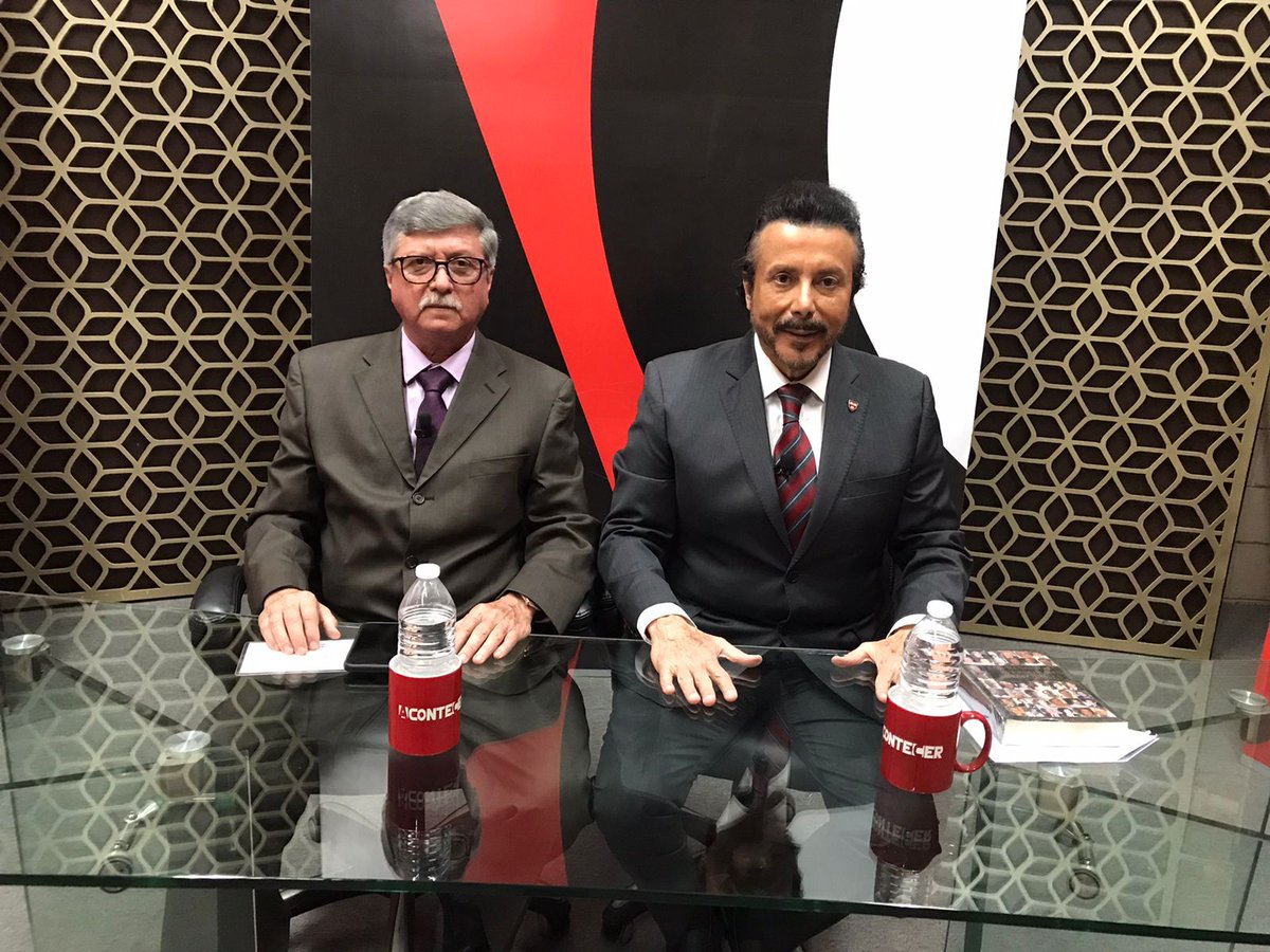 EEncinas_Dr's tweet photo. Hoy me salí del consultorio y acompañe el Dr. Jesus Hector Muñoz Escobar para platicar sobre Enfermedades Degenerativas en su Programa Acontecer
La charla es agradable siempre buscando que las y los ciudadanos conozcan un poco más de como prevenir y cuidarse.
#ACuidarnos https://t.co/BVoT3VcHsS