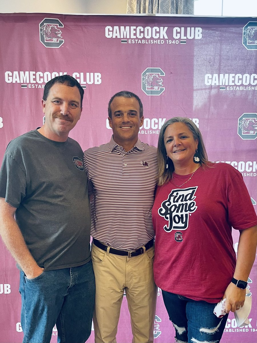 lilchilly20's tweet photo. @CoachSBeamer thanks for a great #WelcomeHome tour stop tonight in Florence. Counting down to Saturdays at Willy B for @GamecockFB this season! https://t.co/iQT2dACoDE
