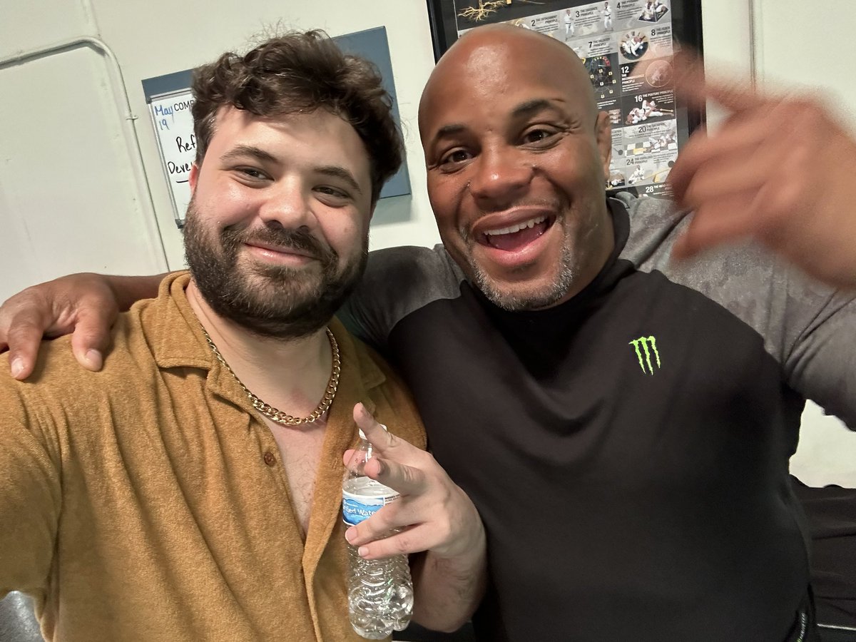 LiquidHbox's tweet photo. .@dc_mma just bet $10,000 he could take a game off me in smash 

where should I donate the money https://t.co/ayFHzINE8i
