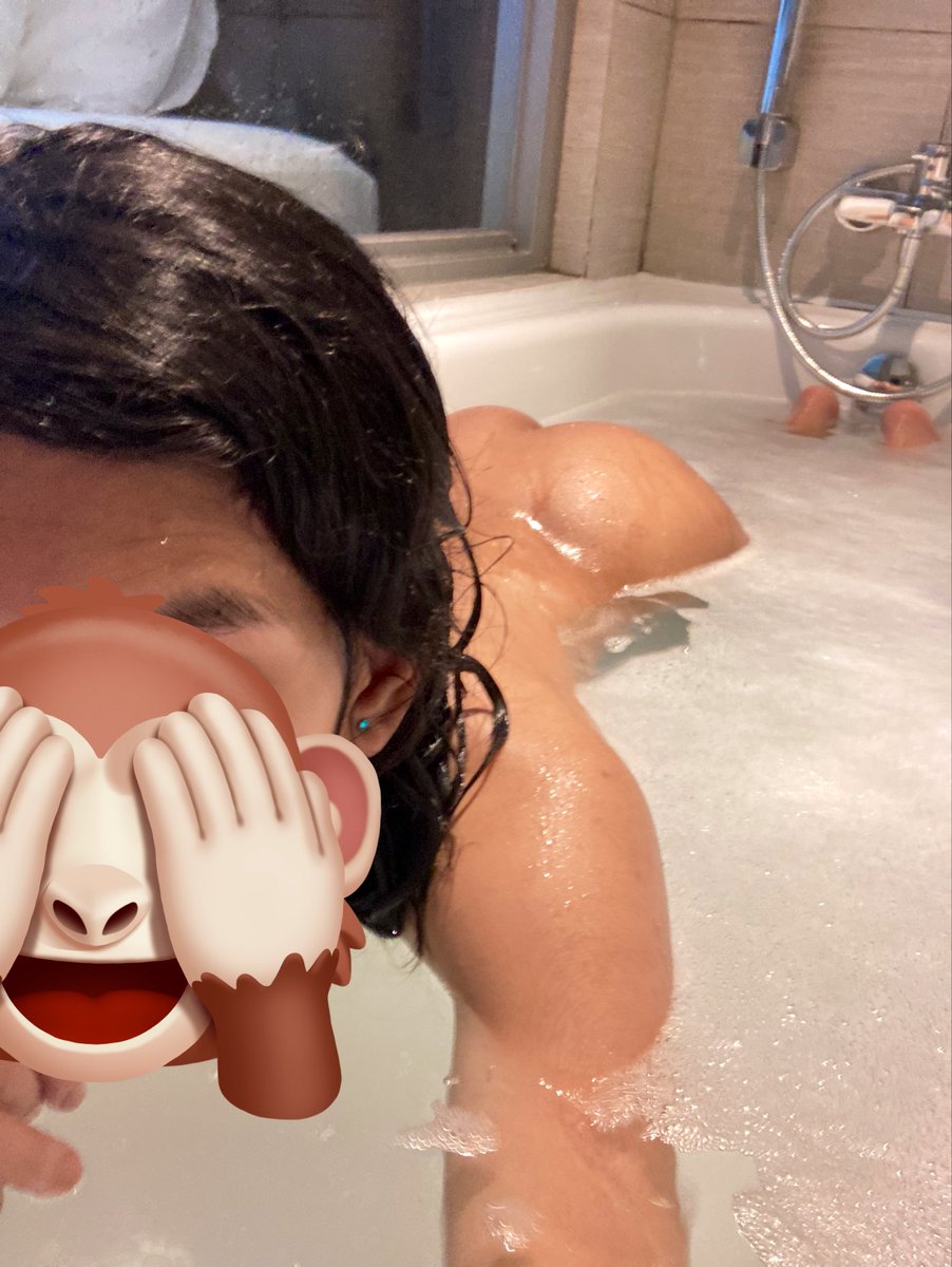 Transpinay4U's tweet photo. Join me in the bath tub?

#Transpinay #transpinayforhire https://t.co/KkUzHhLt9A