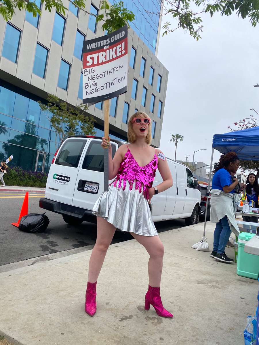 Taylor themed picket. 

Because Blondie knows what’s like when the men in suits dont wanna to negotiate for the words that you wrote. 

All you had to do was PAY. 

#WGAStrong #preWGA