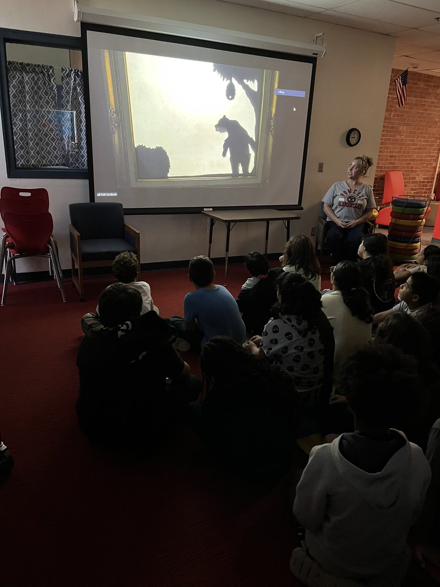 Matt Sandbank, shadow puppeteer, has always been a Tbird fav! He is no longer in TX, but we didn’t let that stop the fun & learning! Ss had a blast watching him perform virtually today! @NISDLib @NISDPowell #shadowpuppetry #poetry #writingskills