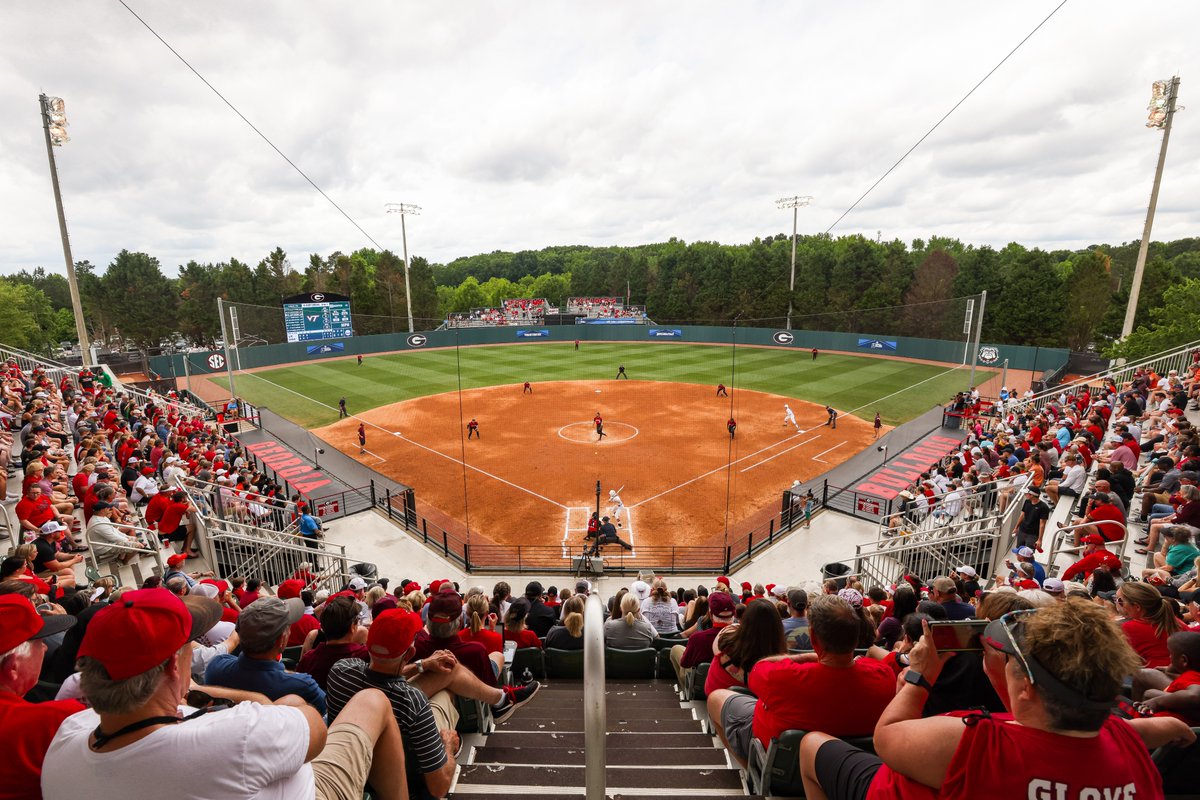 We've said it before, and we'll say it again... #DawgNation is the best ♥️

#Team27 | #GoDawgs