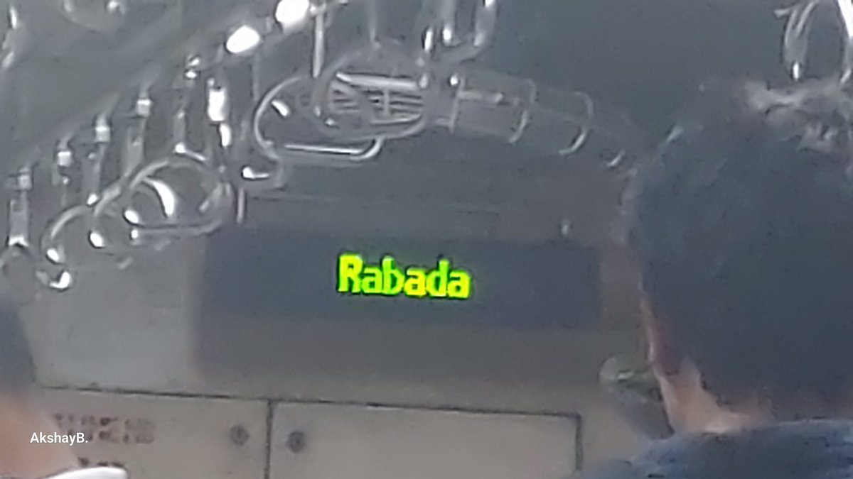 MarathiMayur's tweet image. RT @Akkibhatkar: 18 वर्ष झाली ट्रान्स हार्बर लाईन सुरू होऊन, अजूनही स्थानकांची नावं चुकीची लिहिली जात असतील तर कमाल आहे, मराठी मध्ये तर चुकीचे आहेच पण इंग्लिश मध्ये देखील चुकीचे नाव येत आहे, ऐरोलीचे ऐरावली आणि रबाळेचे राबाडा! @RailMinIndia @Central_Railw…