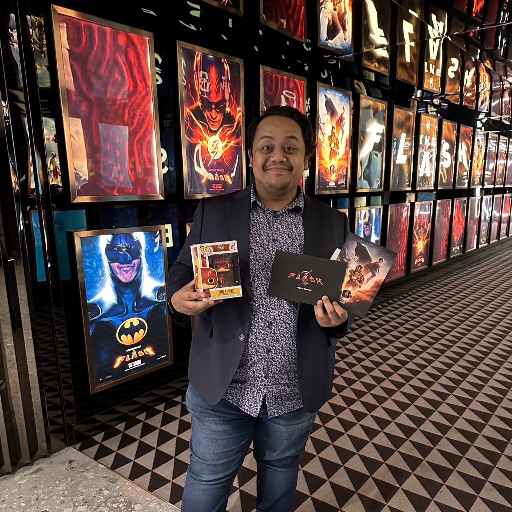 zhafvlog's tweet photo. Oh malam tadi Zhaf dapat tonton #TheFlashMy awal empat minggu sebelum release di @GSCinemas Aurum Theatre ! Thanks to @wbpictures for the invites! 😊 https://t.co/GHg2jHxaVB
