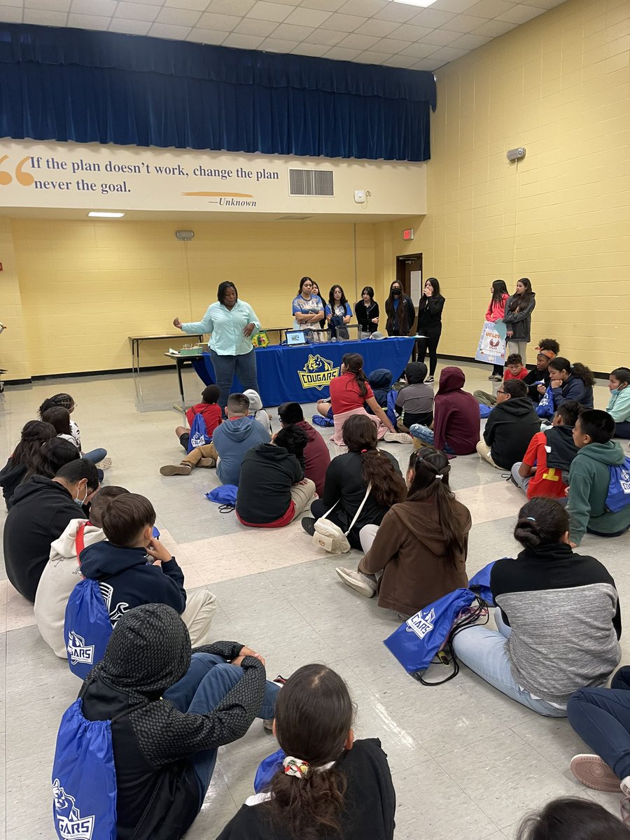 HollandHISD's tweet photo. It was great to see our incoming 6th graders today! Shout out to @HisdOates @Robinson_HISD and @RPHarris_  for touring @HollandHISD. We hope you enjoyed the visit! @HISDMiddleSchls @Garibaldi3HISD https://t.co/nxyMEyM5DI