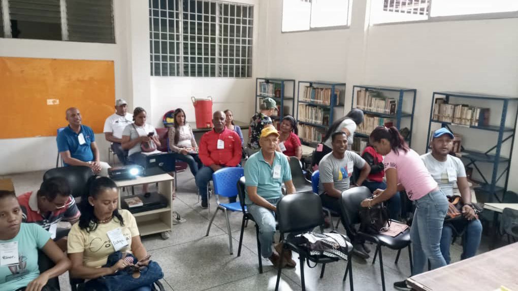 Ministerio del Poder Popular para las Comunas tweet media