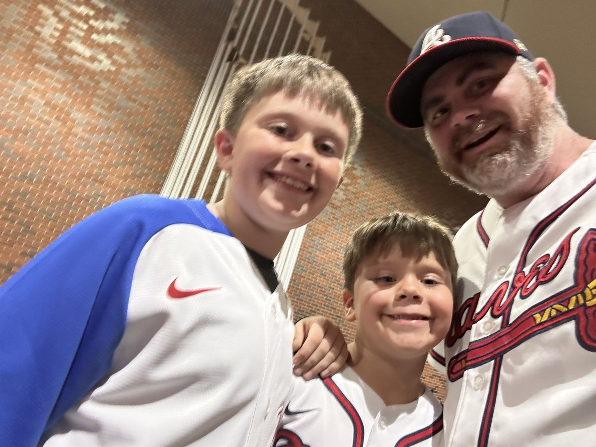 DiscoverCrypto's tweet photo. Let’s go @Braves!

Chilling at Braves game with the game while $BEN team takes care of business https://t.co/mGWWJscpNU