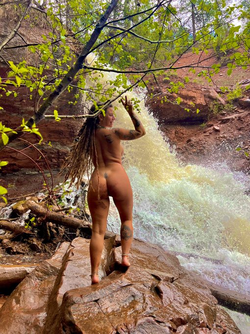naked waterfall adventures  >>>   https://t.co/v07VxQkGgL https://t.co/KutttzZgaj