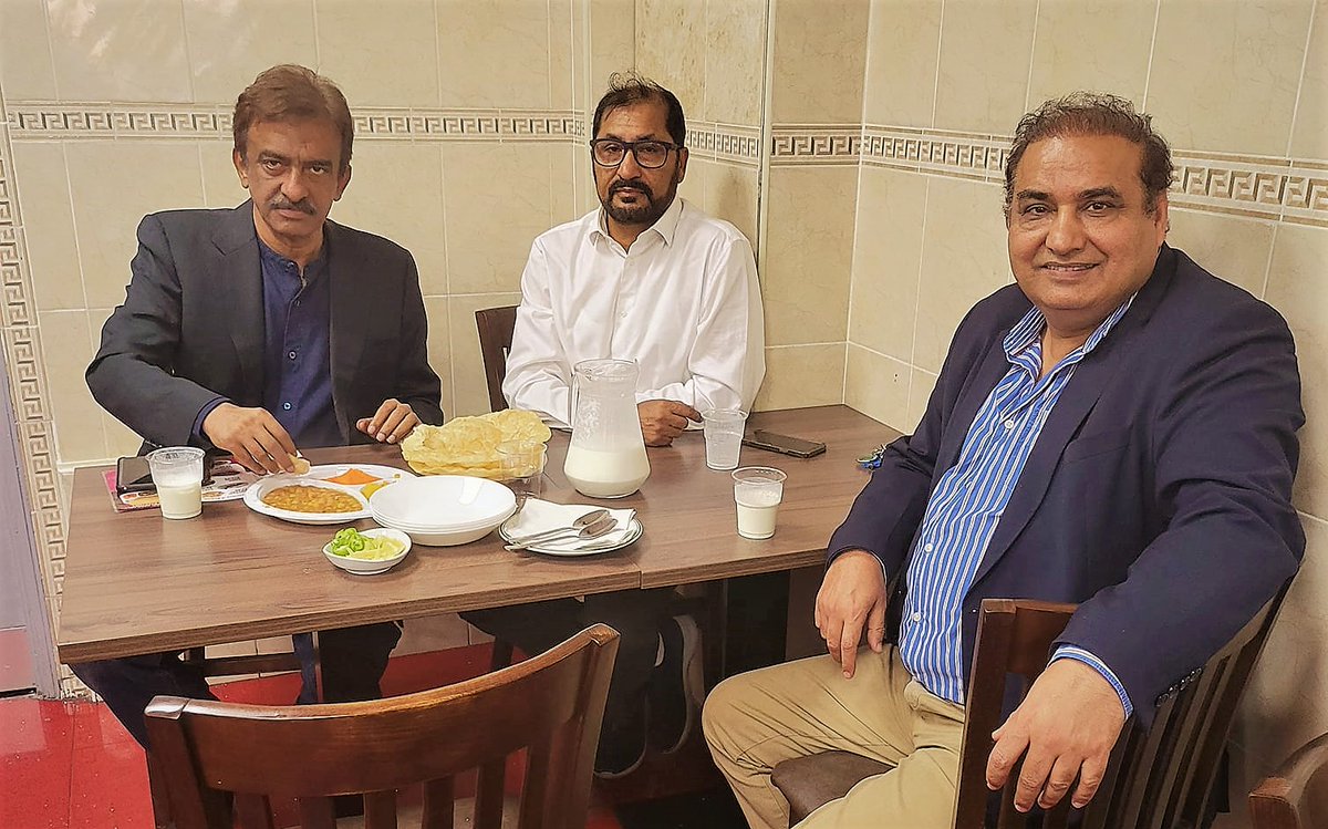 One of the most humble actors of Pakistan Tauqeer Nasir made a surprise visit at our Halwa Poori House. His sudden visit made all of us surprise. Glad, he really loved our food.
#halwapoori #tauqeernasir #londonfoodies #foodvloggers