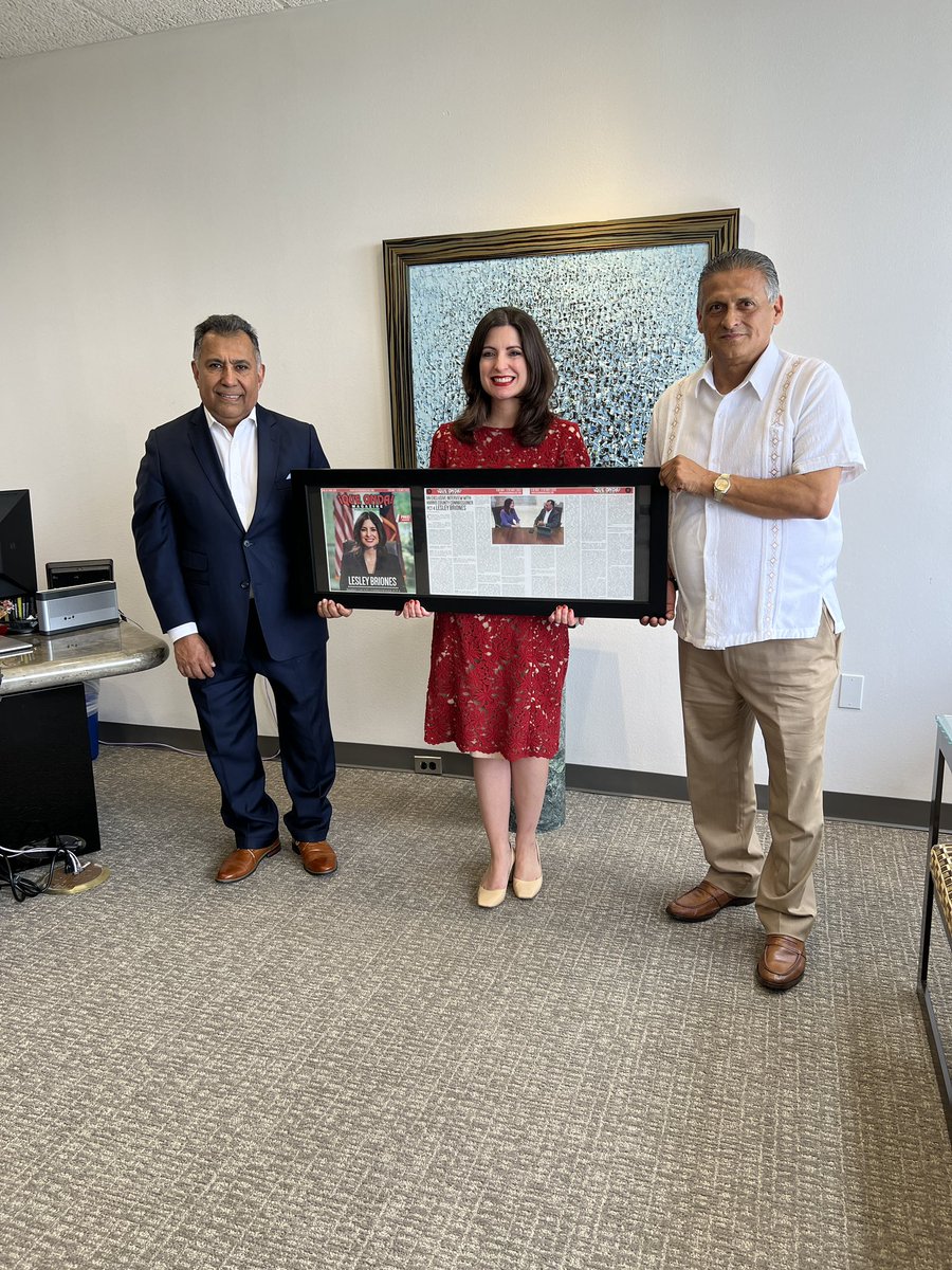 Honored to present Commissioner Lesley Briones with a frame of the story we did at Que Onda Magazine. #news #queondamagazine #lesleybriones #precint4