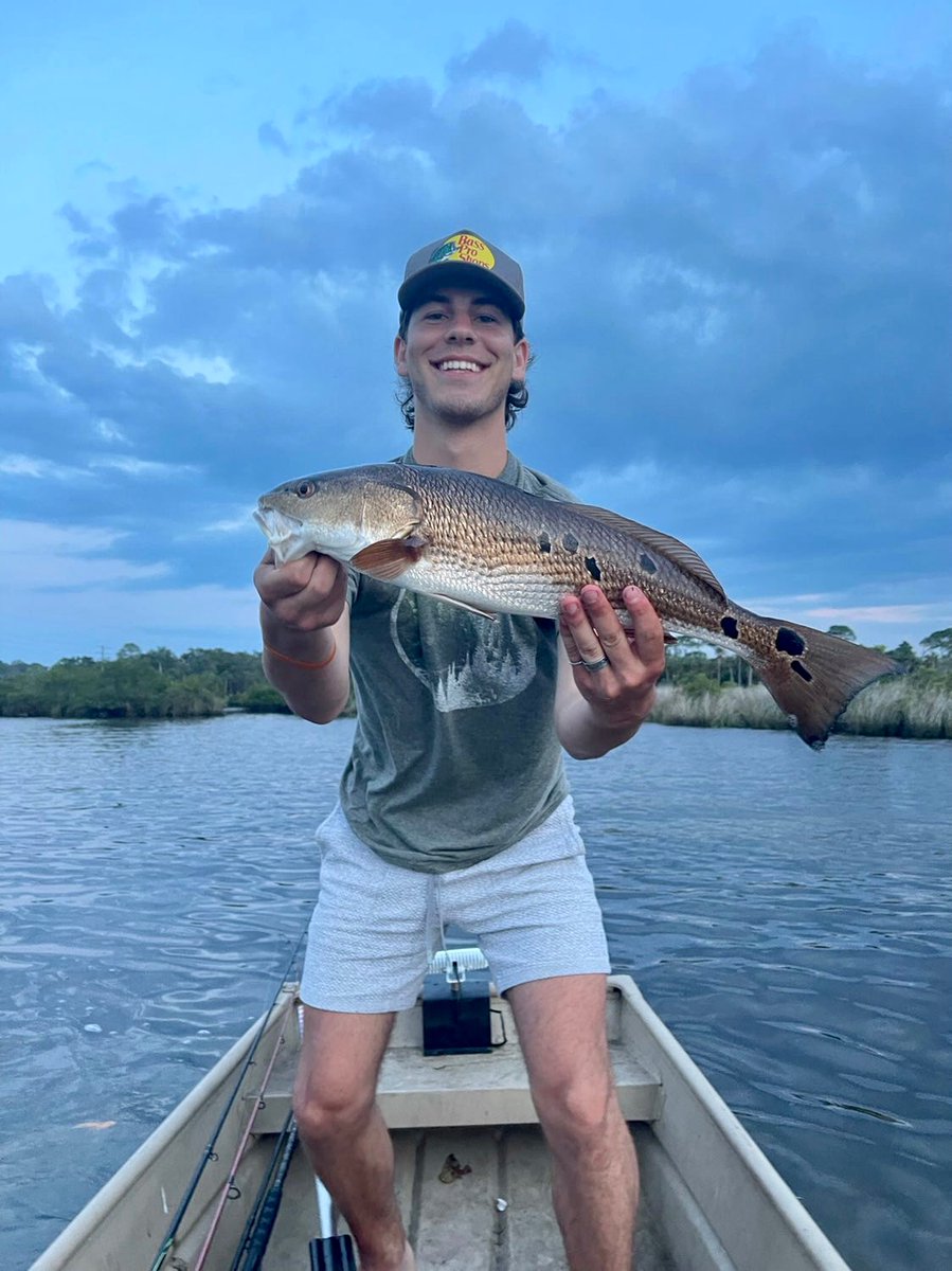 flsportfishing's tweet photo. 💥 FSF Catch of the Week!💥 Red with 7 spots 😯 caught by @_maxbaker1
Anglers, send us your fishing pics/videos via DM on FB or IG for a chance to be featured on our page EVERY WEEK!
#redfish #redfishing #floridafishing #fishflorida https://t.co/zMW4AQTB4L