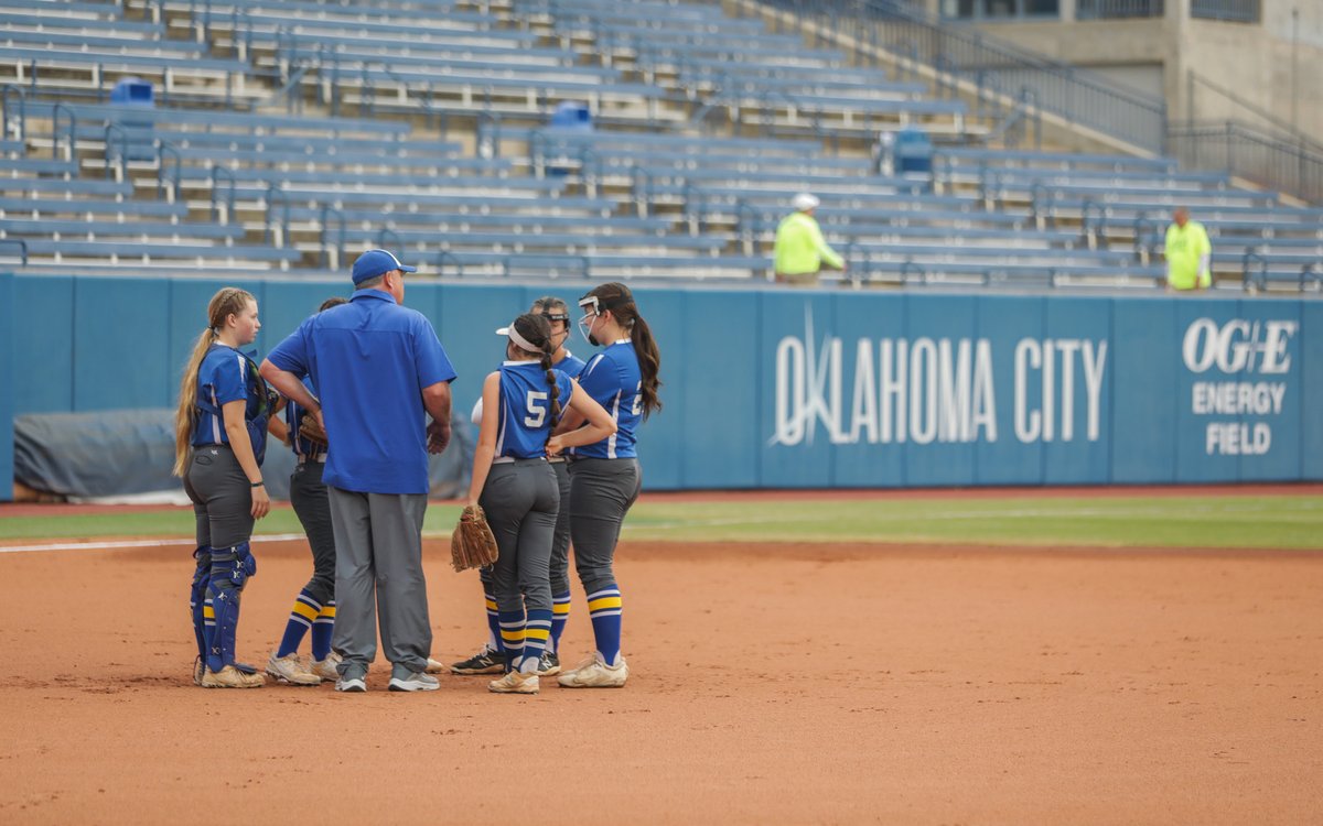 Now more than ever, young athletes are feeling pressure — 𝘣𝘰𝘵𝘩 𝘪𝘯 𝘴𝘱𝘰𝘳𝘵 &amp; 𝘪𝘯 𝘭𝘪𝘧𝘦. 

𝗣𝗮𝗿𝗲𝗻𝘁𝘀 &amp; 𝗰𝗼𝗮𝗰𝗵𝗲𝘀: Learn how you can support your athlete through these situations in the latest <a href="/TrueSport/">TrueSport</a>  article 🗞️ go.teamusa.org/3WkKUac