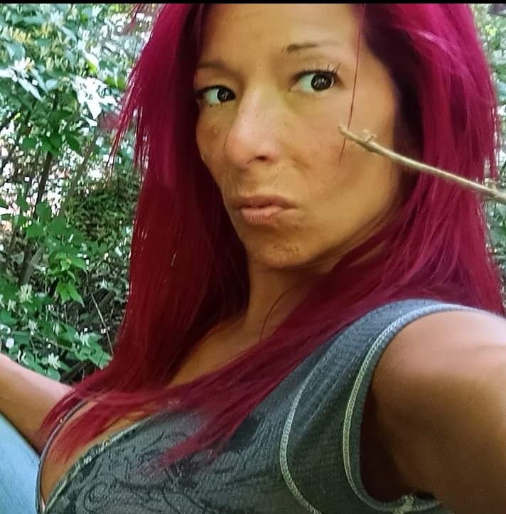 Lolly Topps on Twitter: "there's a stick trying to poke my eye out , nature is out to get me