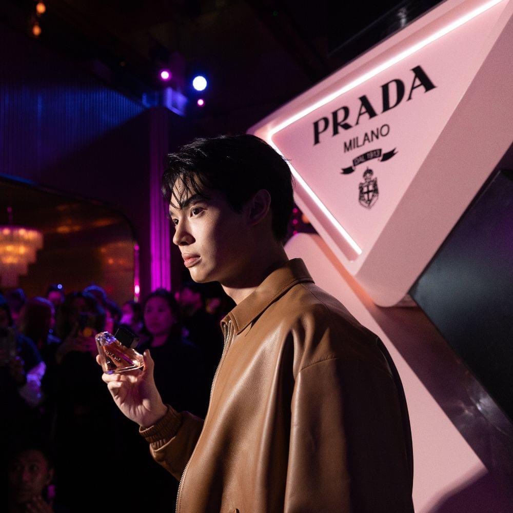 __opywpy__'s tweet photo. 📌 https://t.co/OqAbEqdoou
📌 https://t.co/0aKHwIJcnd
cr. beautyhall_thailand

WIN WITH PRADA PARADOXE 
#PradaParadoxe 
#NeverTheSameAlwaysMyself 
#PradaBeauty 
#PradaFragrances 
#winmetawin https://t.co/B7rdLkAMVb